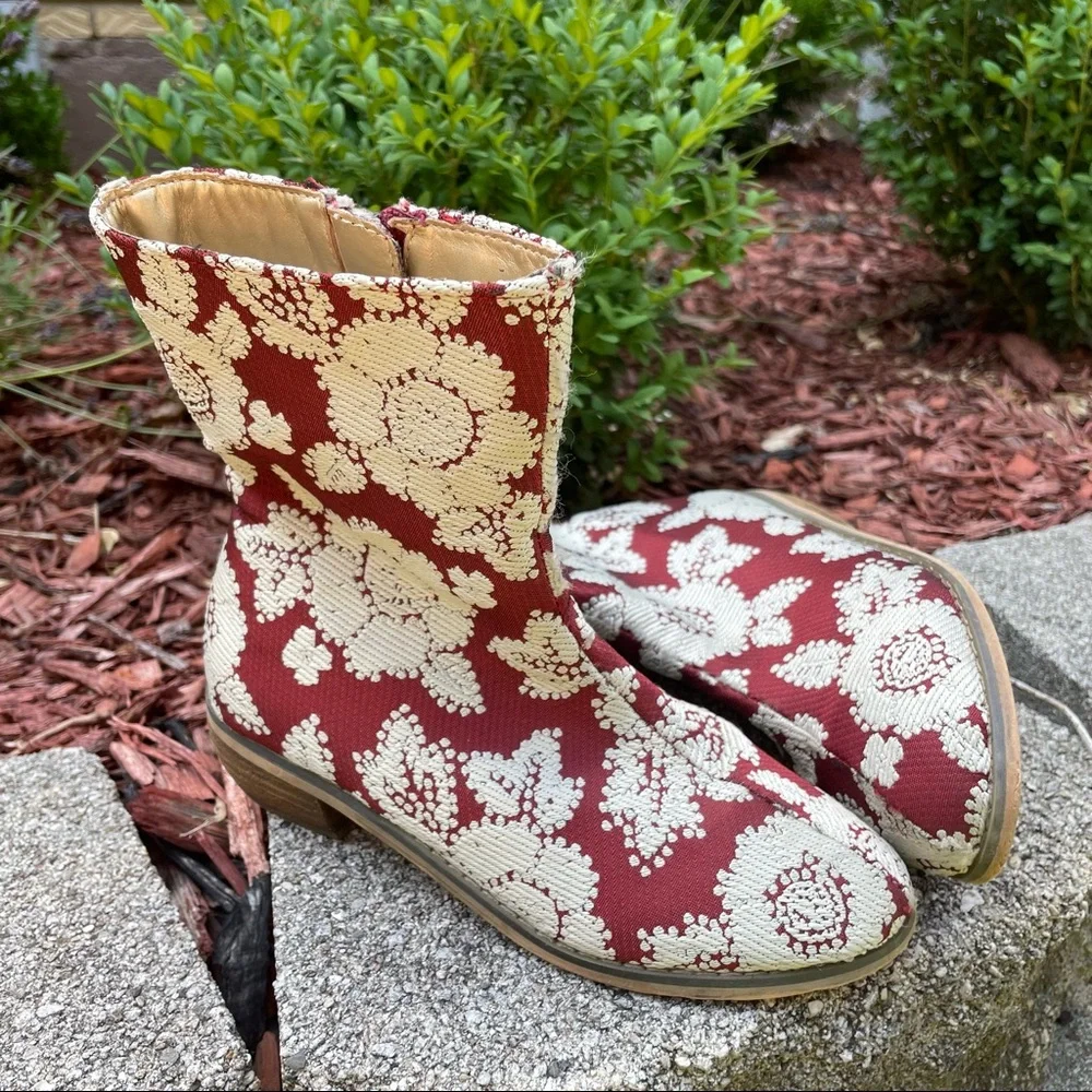 Joyfolie Red Floral Wren Booties - Girls Size 1
